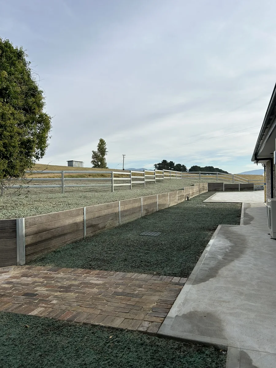 Concrete sleeper retaining